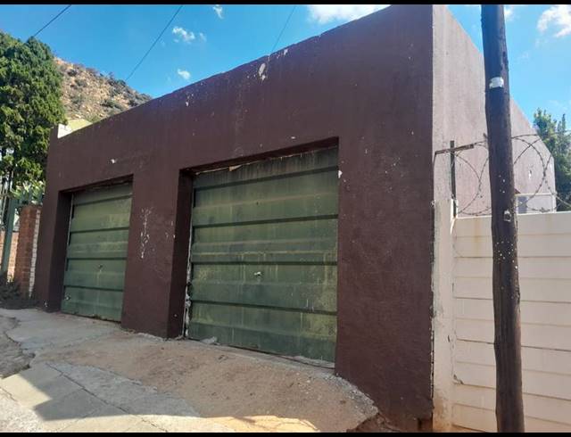 3 BEDROOM HOUSE FOR SALE IN BEZUIDENHOUT VALLEY